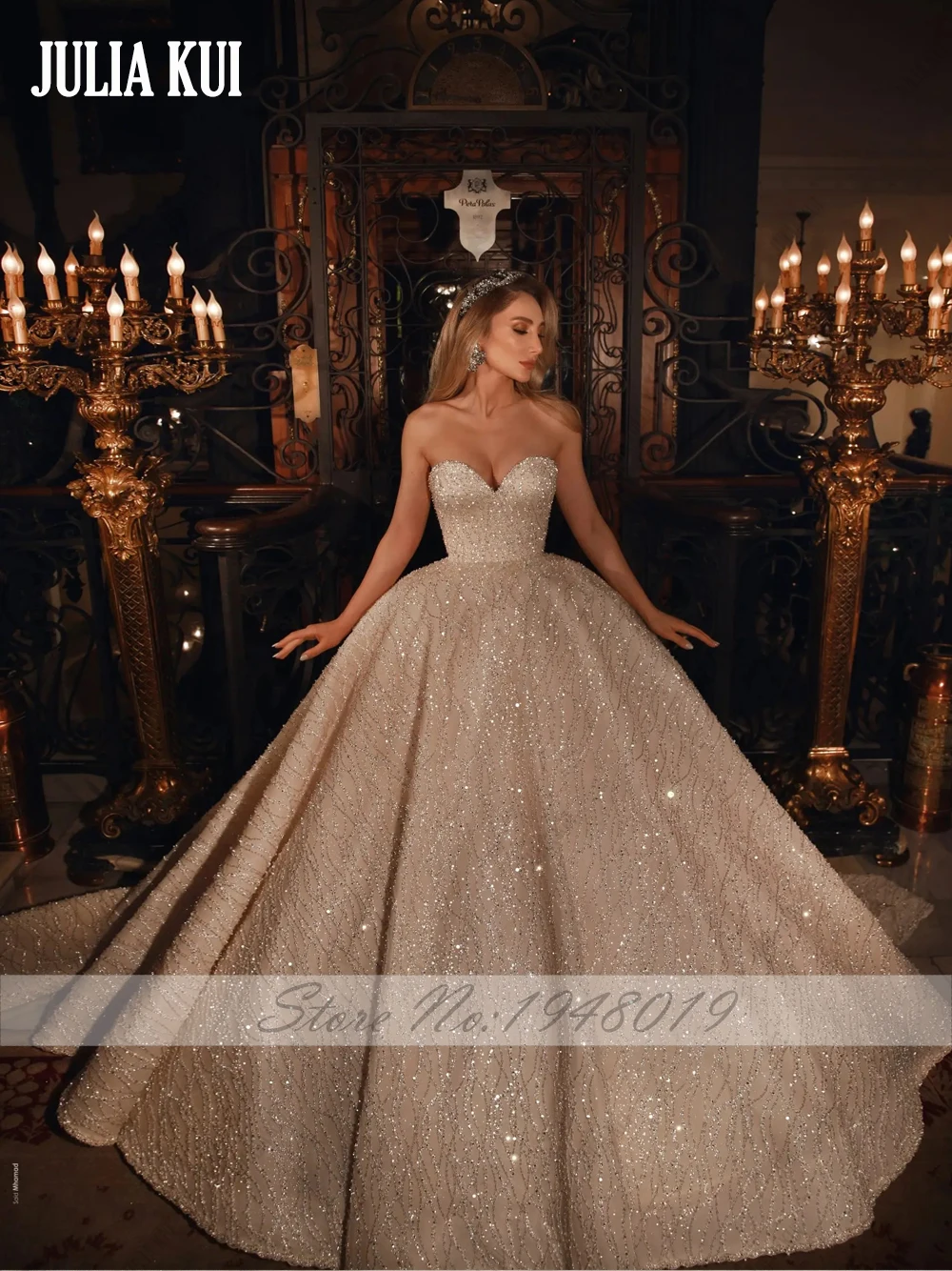 Suknia balowa księżniczki z koronką, haftem i koralikami szyta na miarę przez Julię Kui, suknia ślubna z dekoltem w serce, bez rękawów, z odkrytymi ramionami, spódnice ślubne.