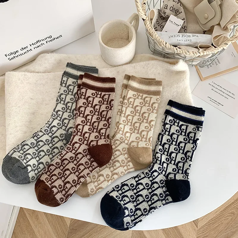 2025 Hot Selling Luxury Wool Spring Warm Socks French Style Letters Pattern Solid Color Middle Tube Socks Breathable Wholesale