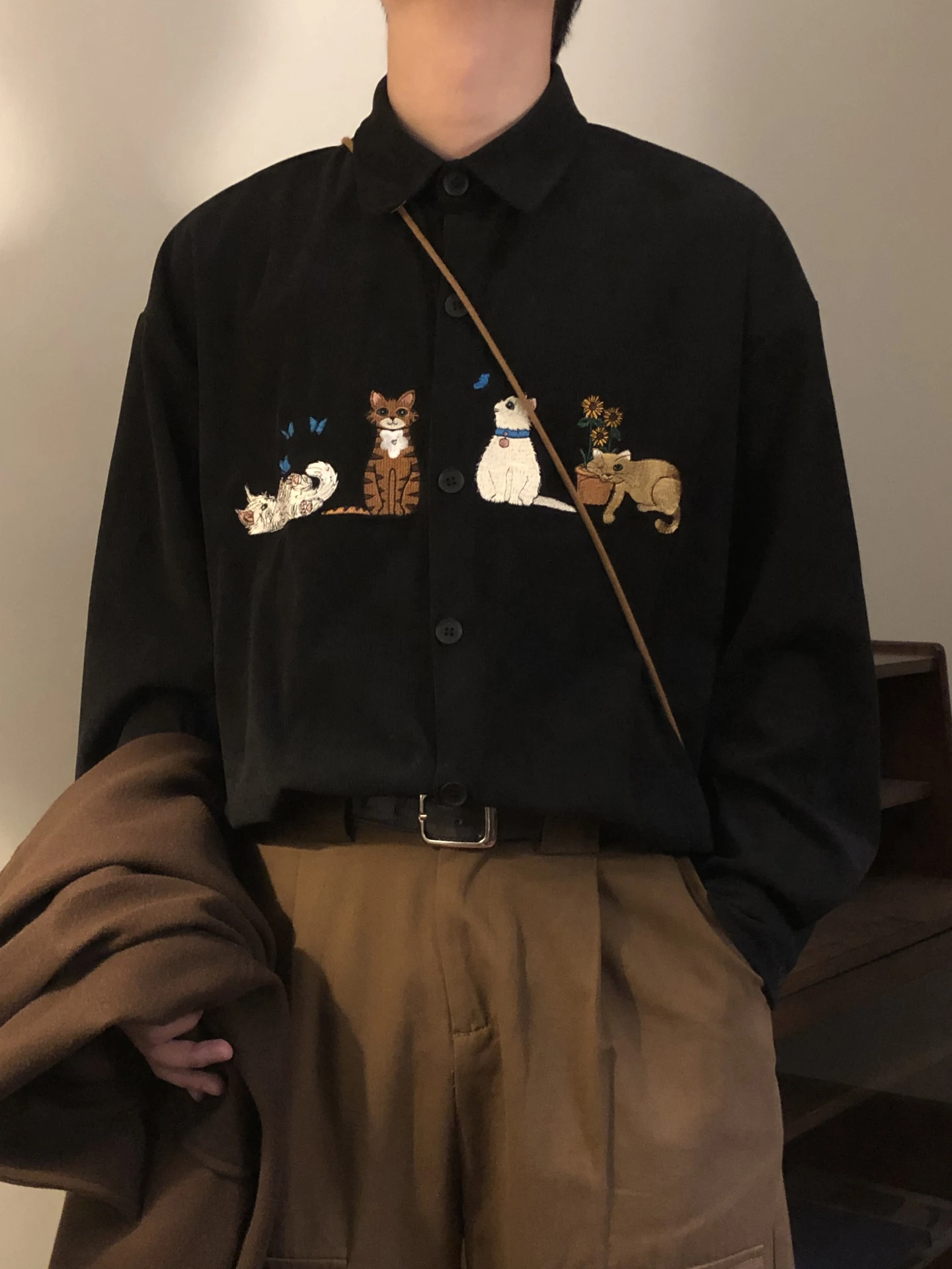 

Retro American Sle Long Sve irt Loose Fit Embroidered Corduroy Top for Men And Women Autumn Winter Faion