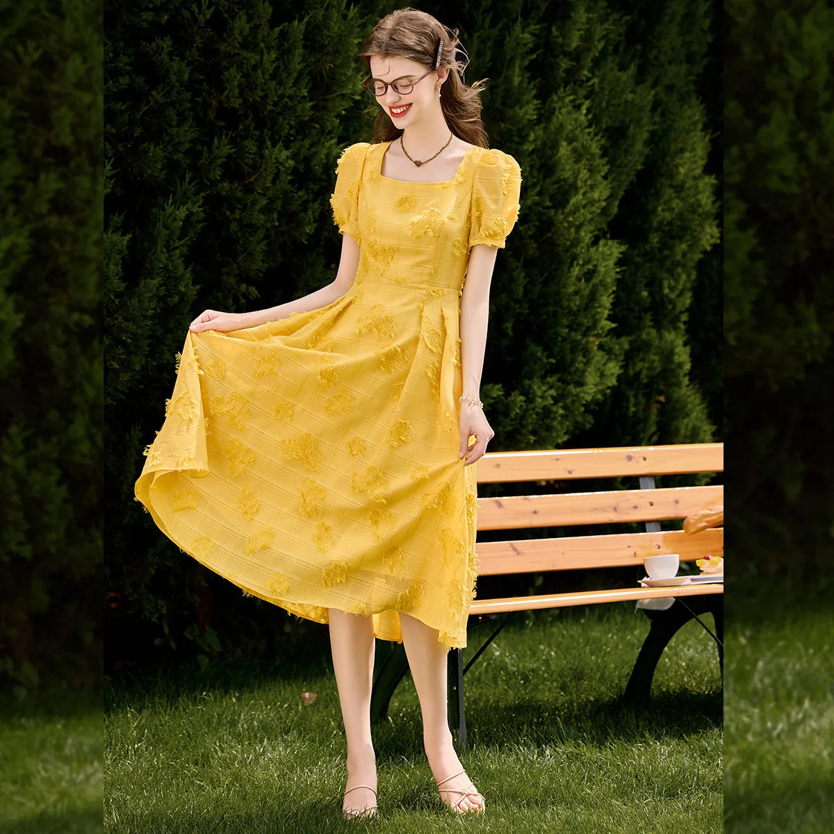 LOUIS YAO col carré épaule droite manches bouffantes robe 2025 été doux Style découpe broderie artisanat longue robe pour femmes