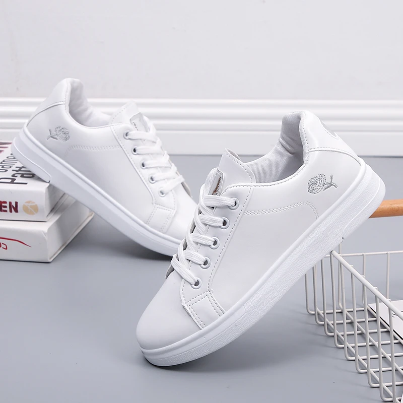 

Little White Shoes for Women Autumn Rose Embroidery Thick Soled Leather Casual Student Board Shoes