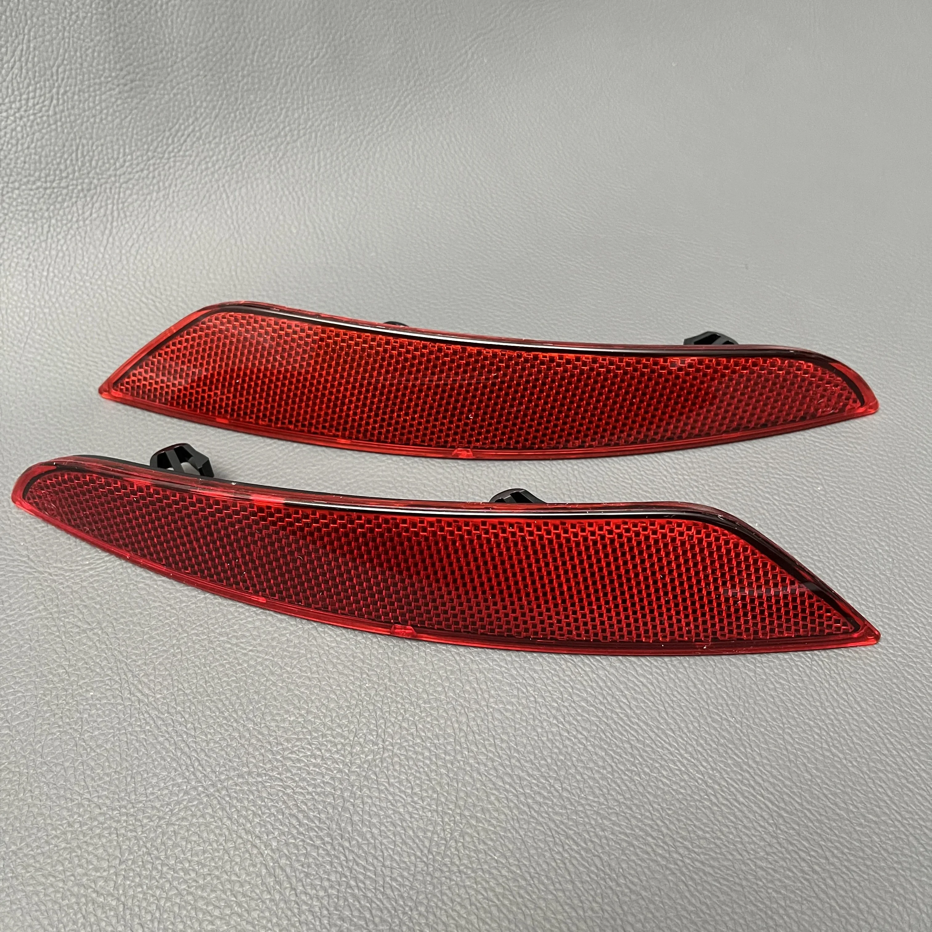 

For Golf 6 MK6 2010-2013 Red Rear Bumper Reflector Left Right Reflective Stripe 5K0 945 105 5K0 945 106 5KD945105A 5KD945106A