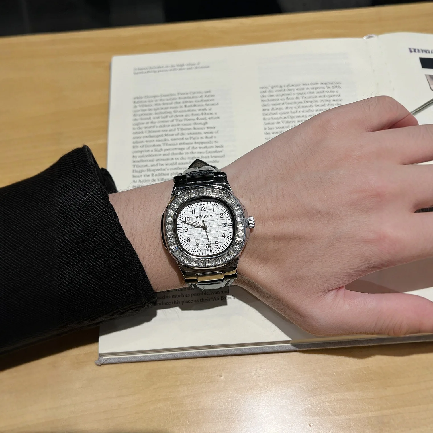 سوار جلدي وخاتم ماسي لساعة الزوجين