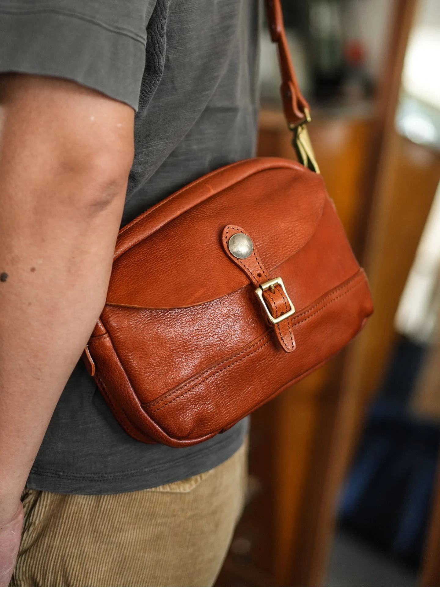 Lässige handgefertigte Herren-Umhängetasche aus Rindsleder der ersten Schicht, Wochenend- und Alltagstasche, Designer-Luxus-Umhängetasche aus echtem Leder – Detail 3