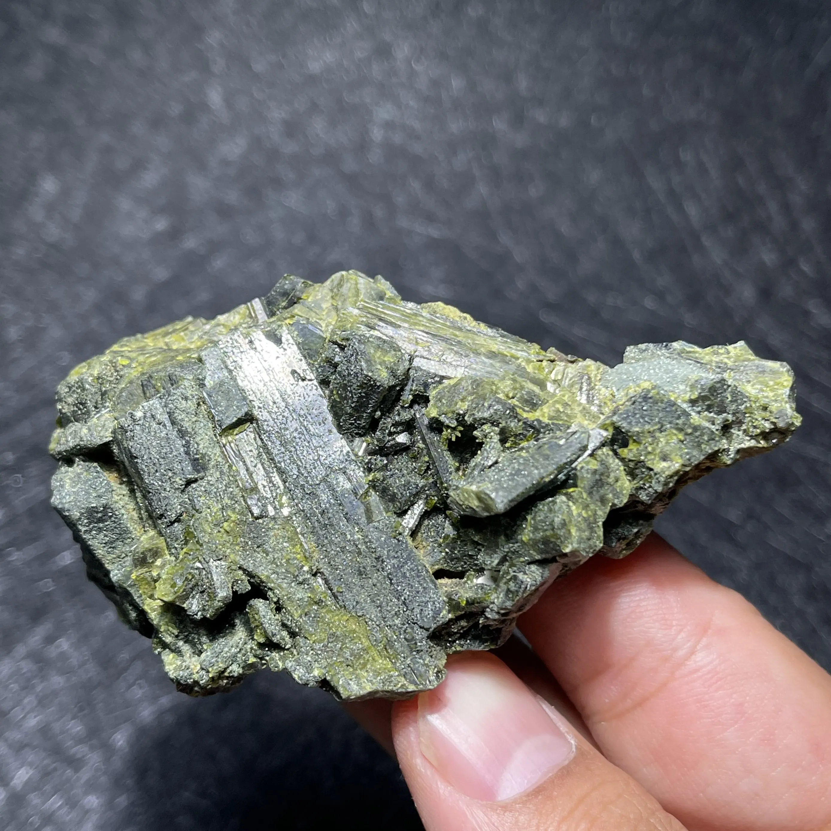 Natural Madagascar Green Epidote Mineral Specimen Clear Quartz Reiki Healing Stone Home Decor