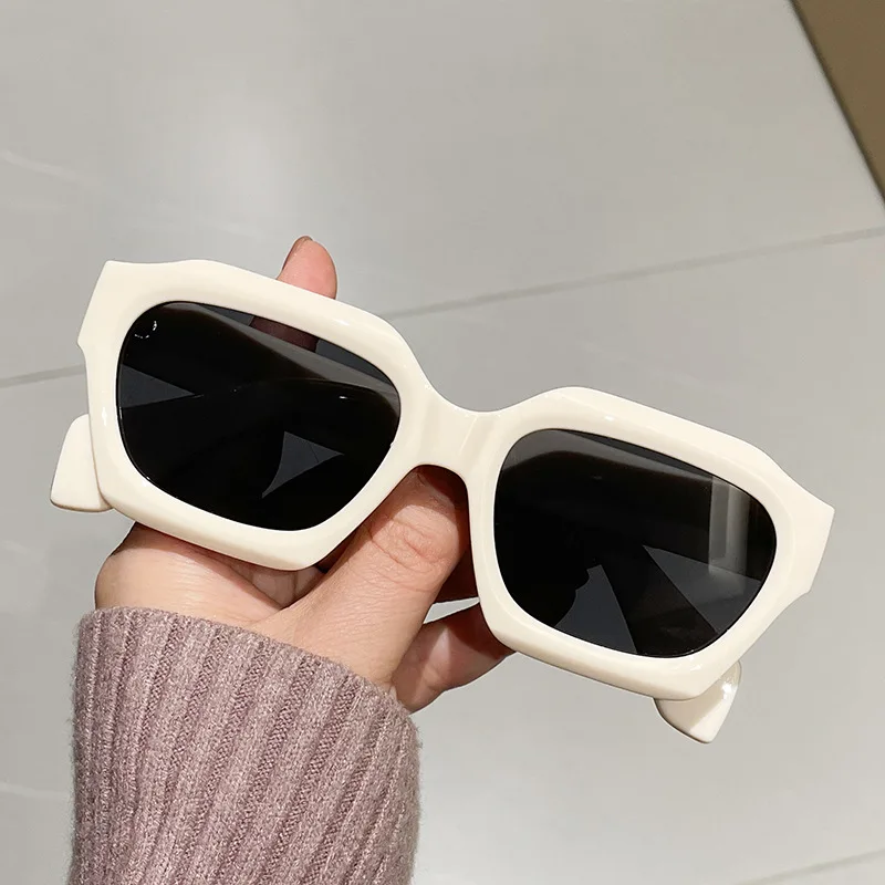 LOSNY Sunglasses Classic Retro Square Glasses Women Luxury Brand Vintage Travel Small Rectangle Sun Glasses Female Eyewear UV400