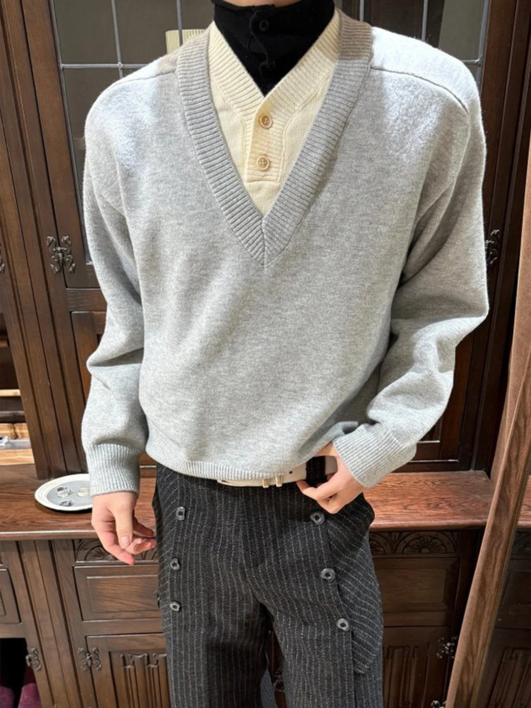 

Men's V-Ne Knitted Sweater Soft Cozy Inner irt Casual Sle Button Design Fake Two-Piece Winter Leisure Faion Top