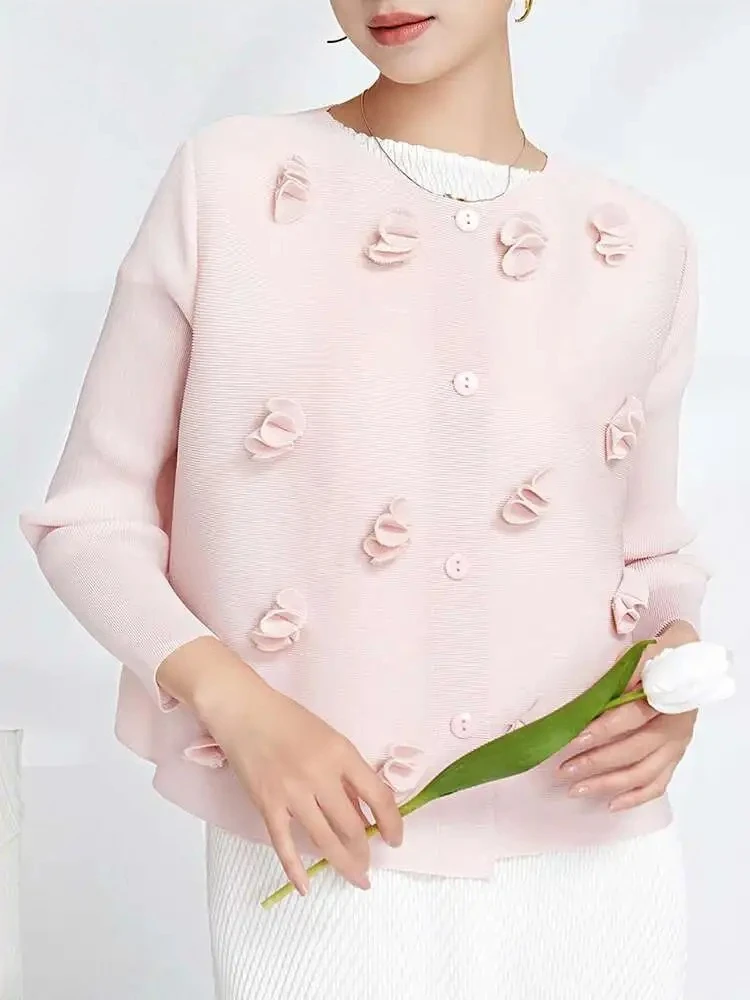 

Fashion Casual Versatile Women's Miyake 2025 Summer New Women's Patchwork Flower Shirt Round Neck Long Sleeve Designer Tops