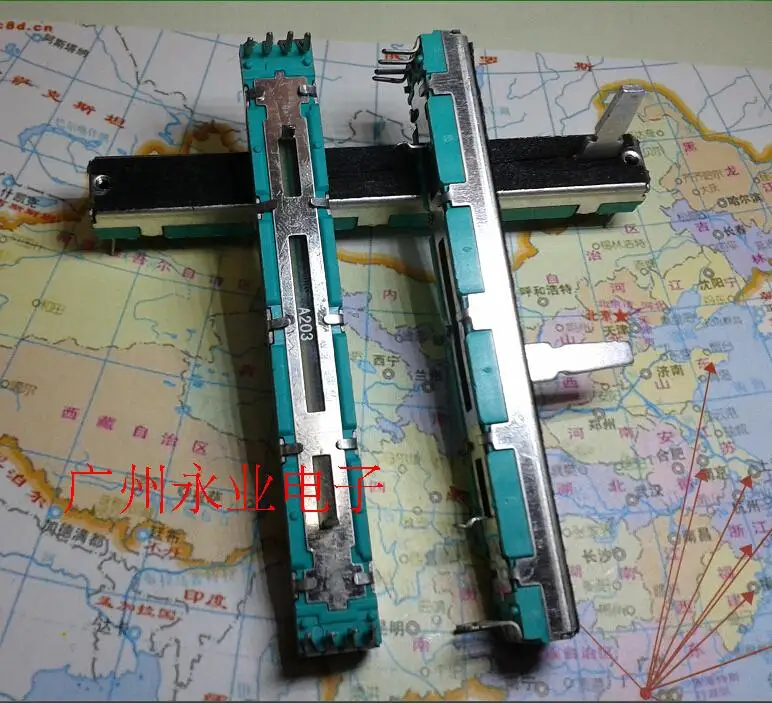 

1 Piece 75MM Mixer Straight Slide Fader Double Sliding Potentiometer 8 Feet A20K A203 Handle Length 15MM