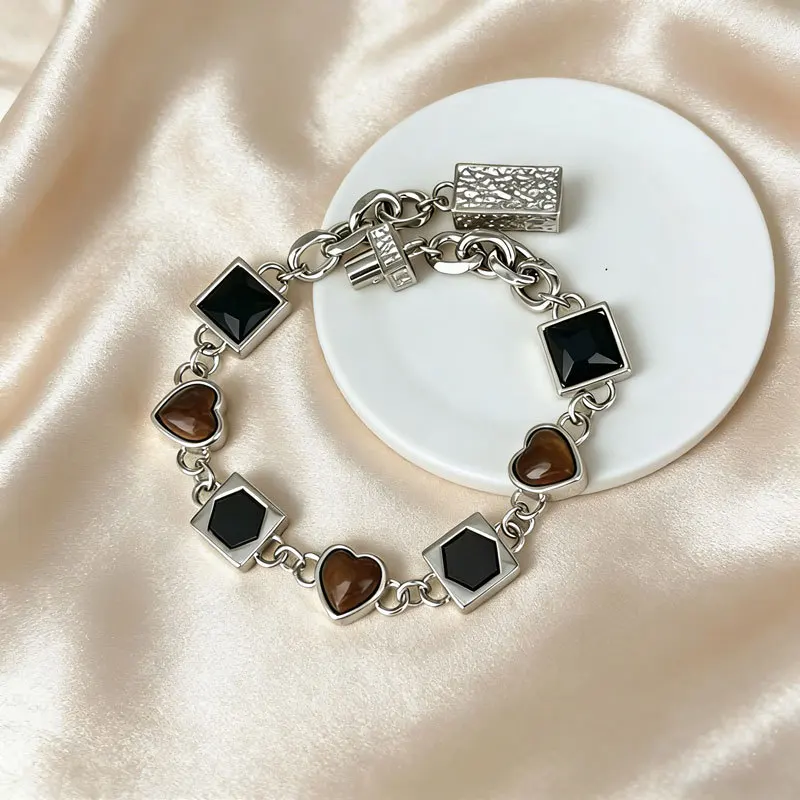 

Light Luxury Love Heart Bracelet For Women Fashion Personality Senior Jewelry Inlaid Colorful Gems Metal Bracelet Exquisite Part