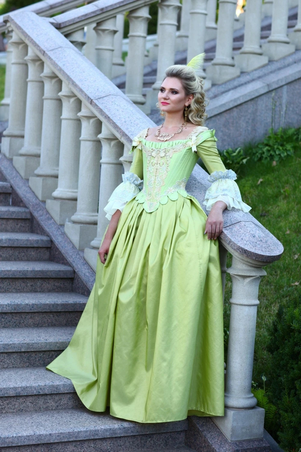 

18th Century Victorian rococo Green dress Women's Medieval Floral Dress Lace Trims Renessiance Afternoon Daily Dress