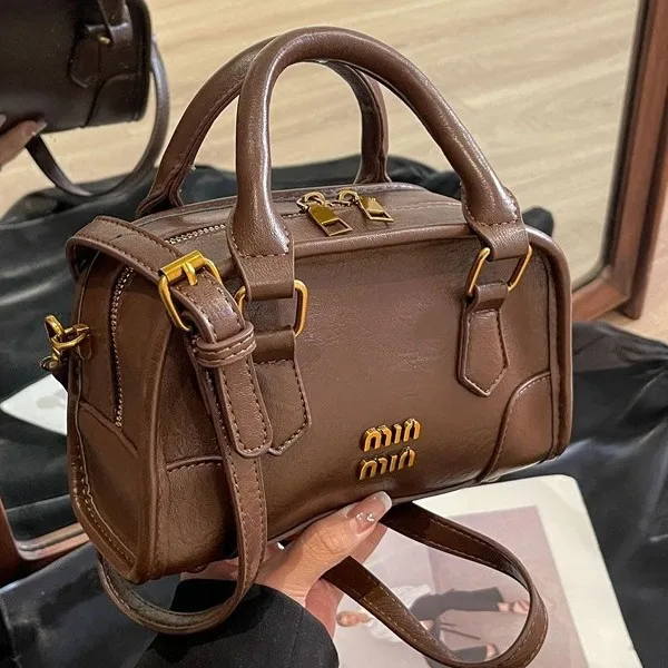 

Новое поступление 2025, женская сумка через плечо — винтажный стиль бейсбола, мини-дизайн для ежедневного использования, водонепроницаемый материал, несколько карманов