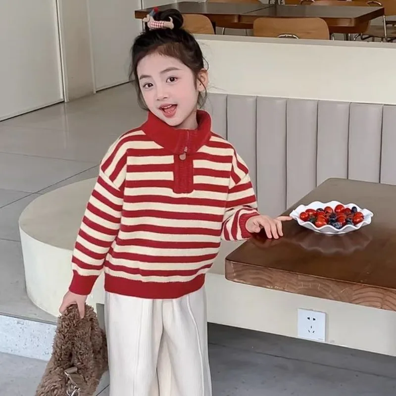 

Зима для девочек, новинка 2025, полосатый трикотаж, детские утепленные топы с термоворотником и полумолнией