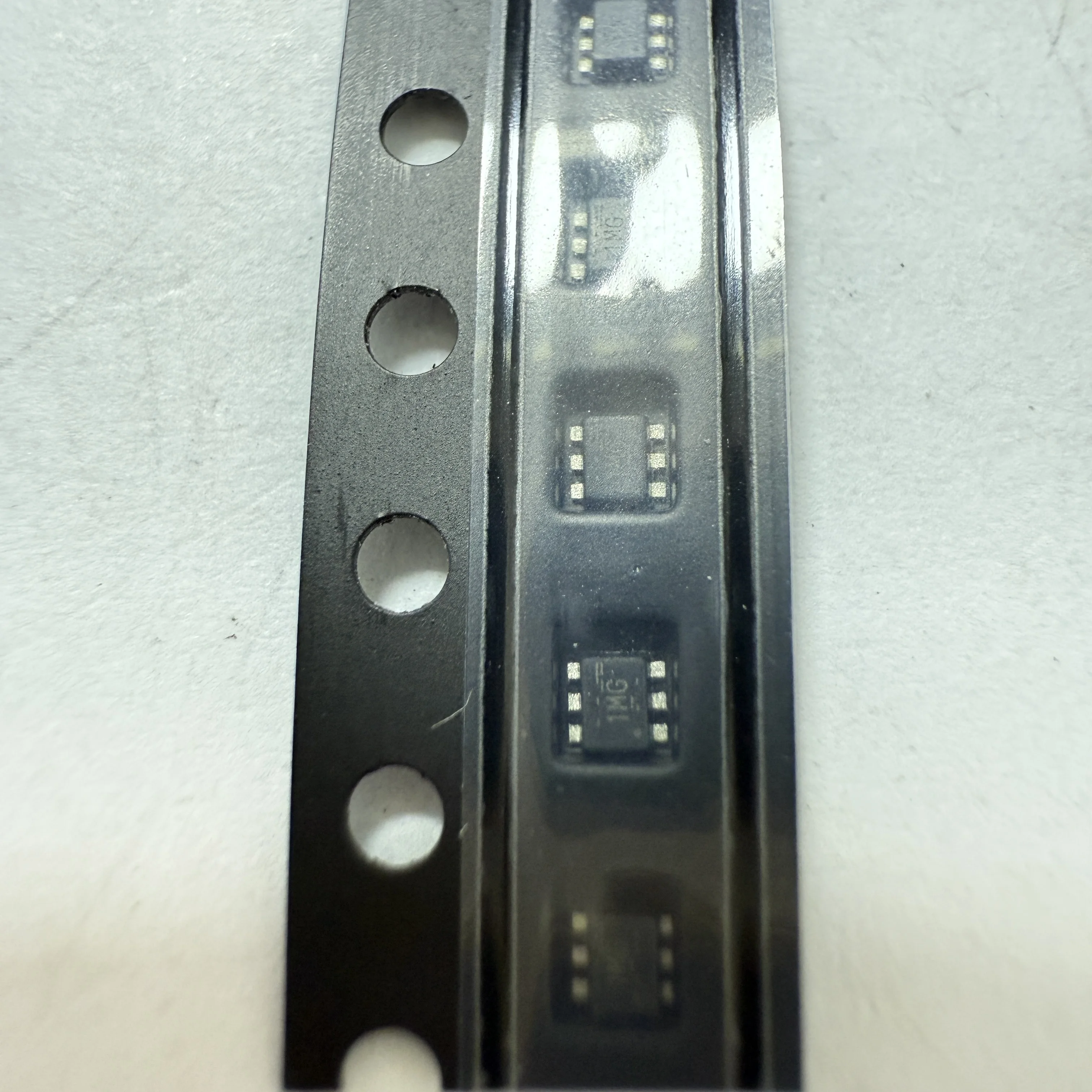 5 قطعة/الوحدة TPS62A06DRLR (محولات DC-DC)