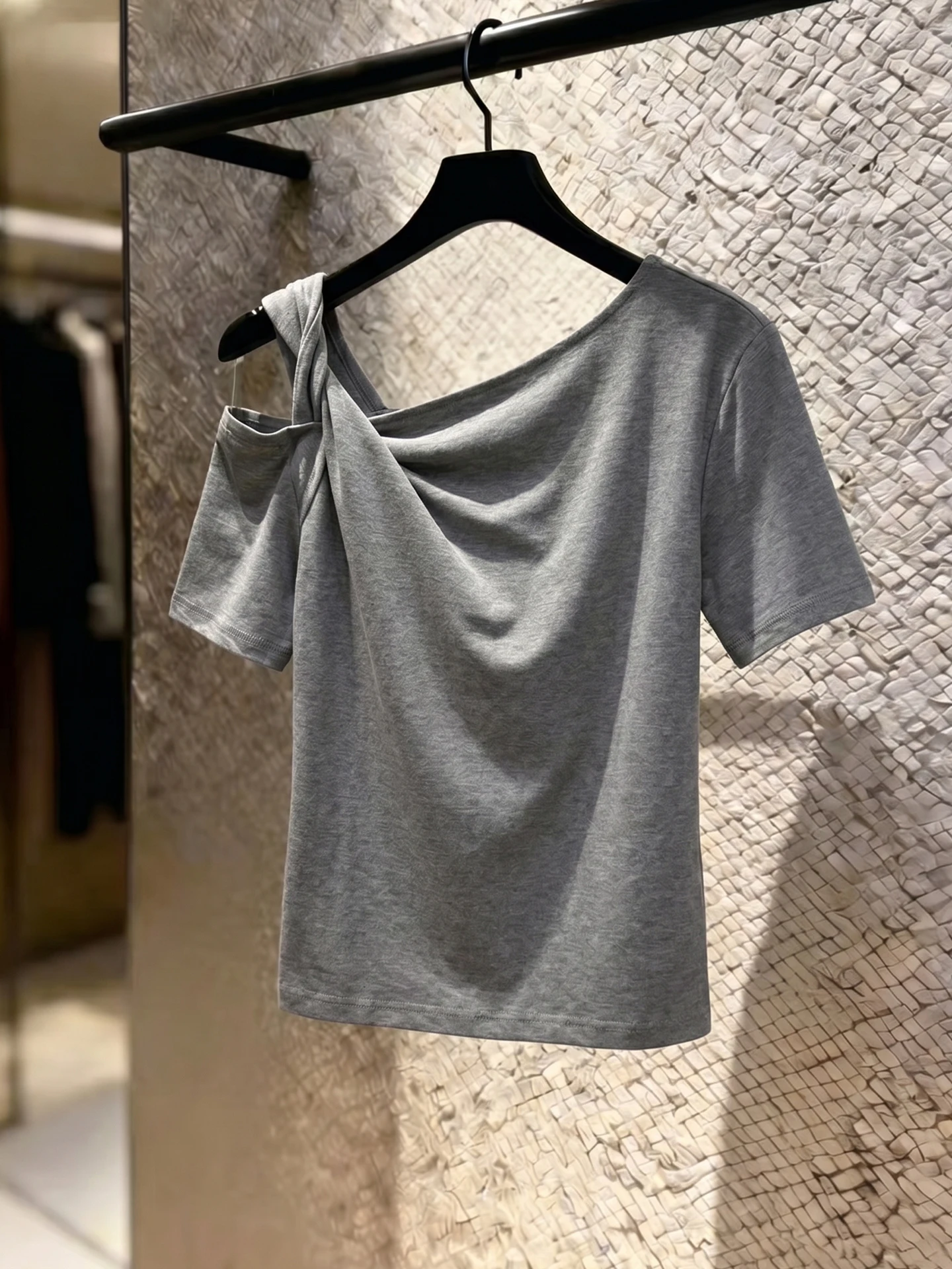 

Korean Style Pure Color Versatile Commute Fashion Short Sleeve T-Shirt Shoulder Bared Women's Top Summer 2026 Trend Design