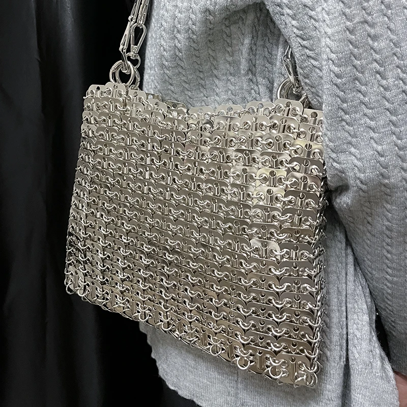 

2025 Premium Silver Glitter Handmade Woven Iron Phone Bag with Long Shoulder Strap for Single Shoulder and Crossbody Use