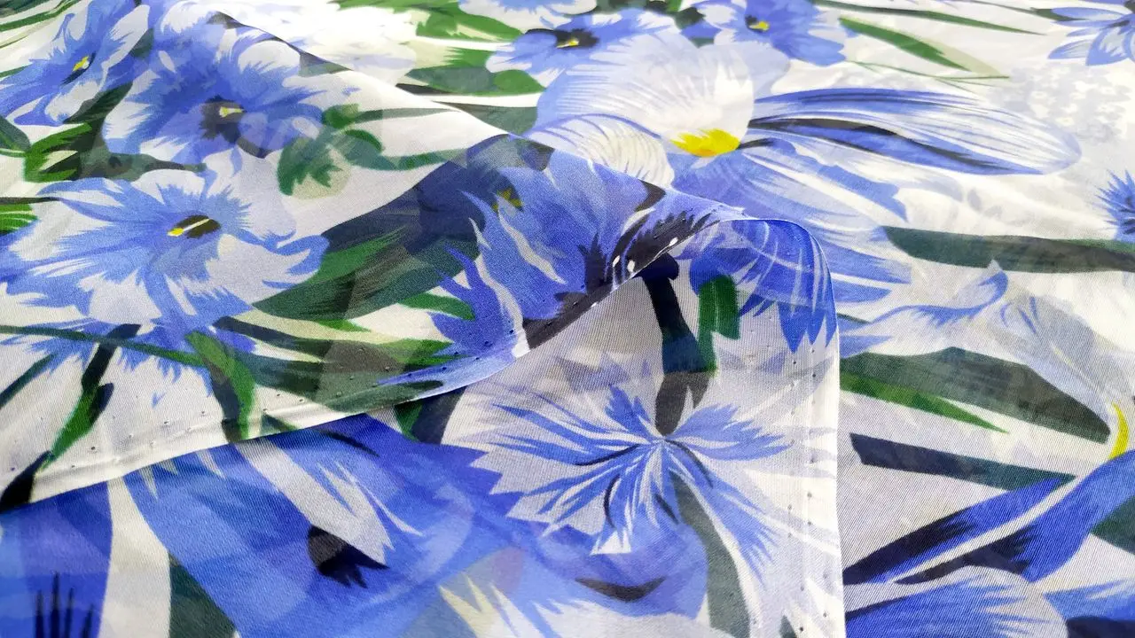 Printed Blue Flowers White Porcelain Pattern 100% Mulberry Silk Fabric Soft tulle fabrics Fashion Ladies Dress Shirt Minky Scarf