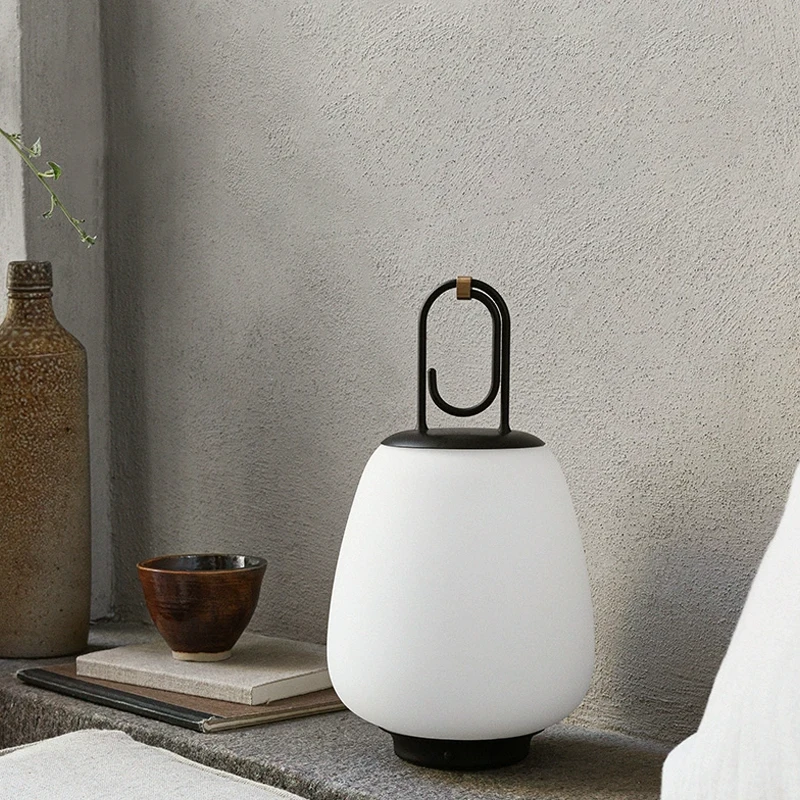 مصباح طاولة بجانب السرير للدراسة في الأماكن المغلقة، وظيفة شحن، مفتاح ضغط على زر، ضوء دافئ، تعديل ثلاثي المستويات، زجاج معدني