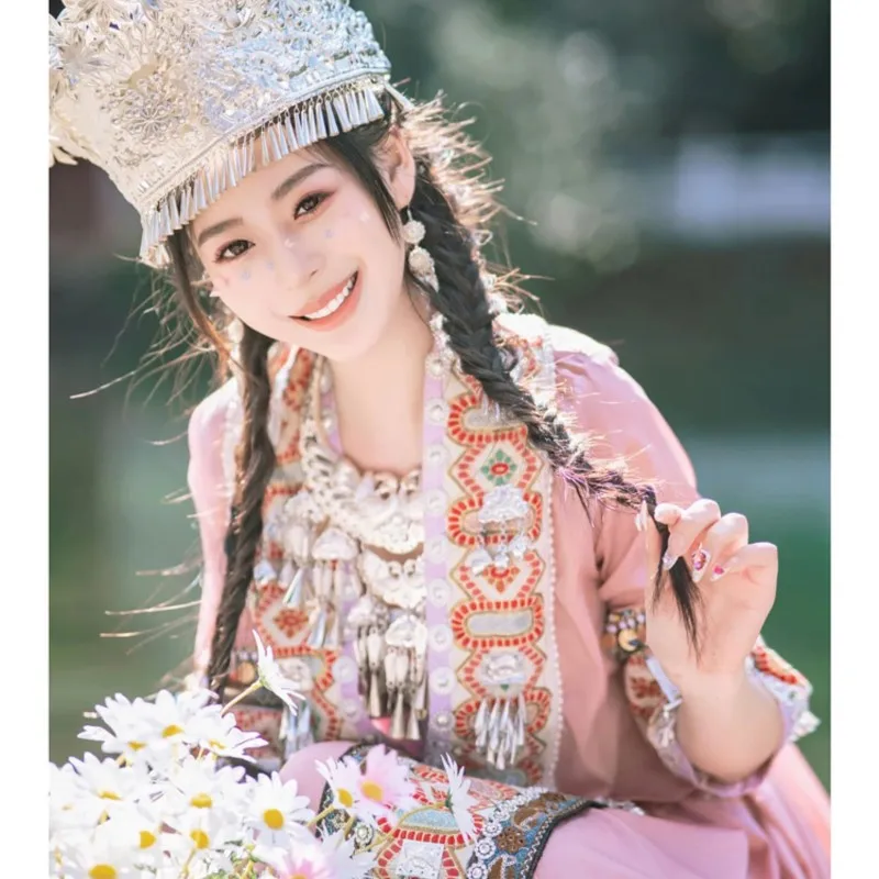 핑크 민족 의상 머리 장식 칼라 사진 스튜디오