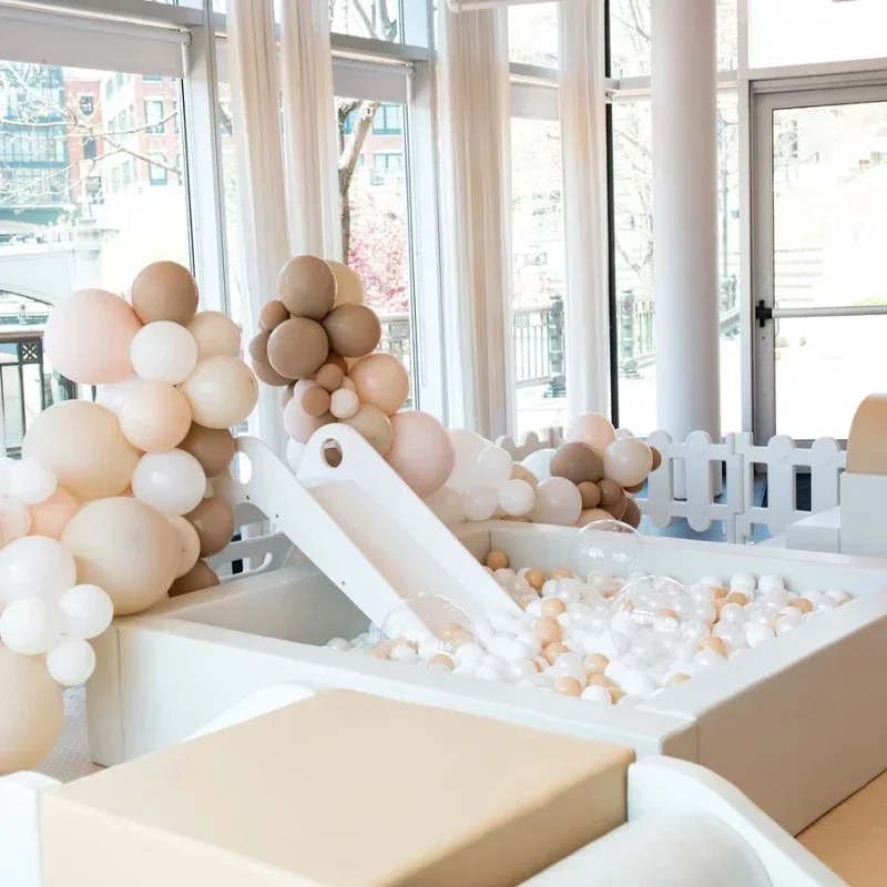 

Global Toys New Design Commercial Nude Soft Game White Fence