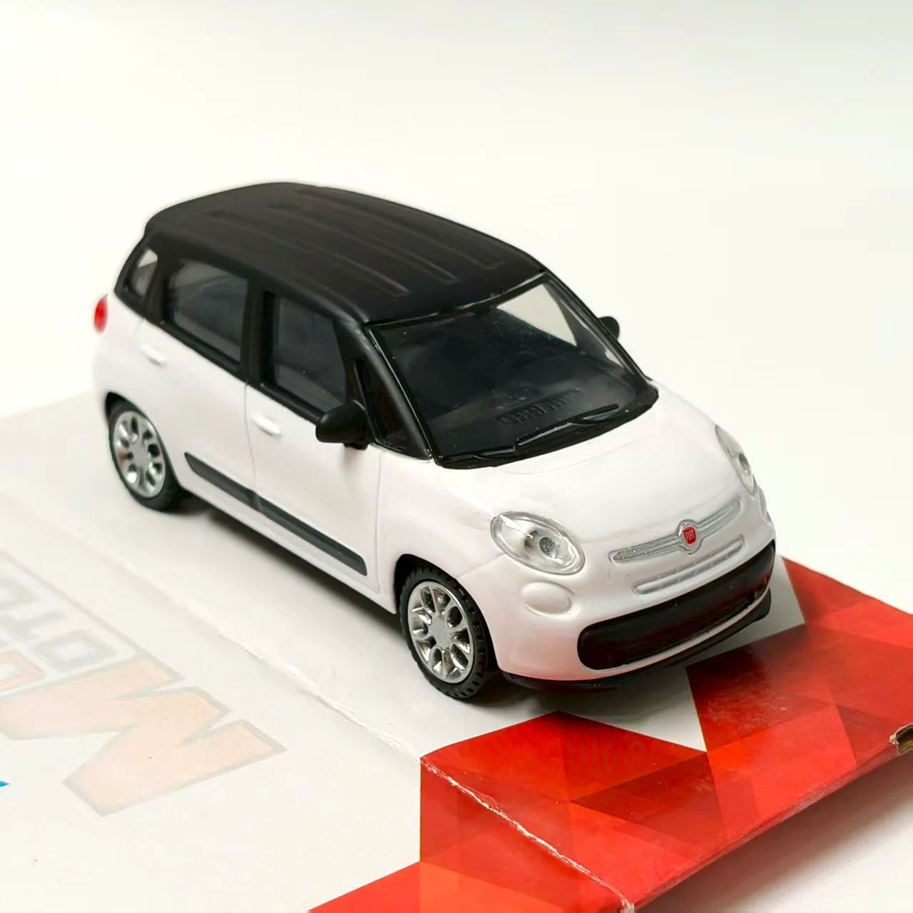 Diecast 1/43 Scale Fiat 500L ITALIAN Vision Alloy Car Model Adult