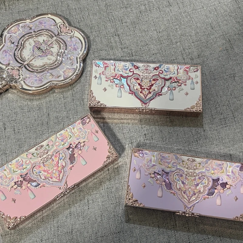 Flower Knows Makeup Collezione di collare a forma di nuvola di farfalle Tavolozza di ombretti in rilievo a 6 colori Glitter impermeabile a lunga durata per gli occhi