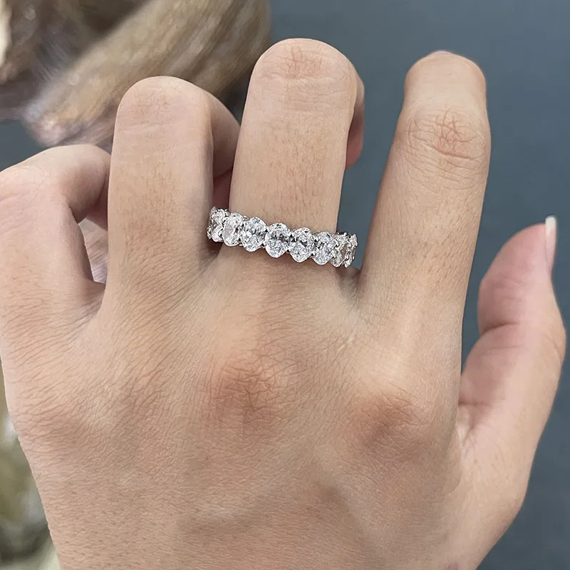 Premium 0,3 Karat oval geschliffener HPHT Laborgezüchteter Diamant Eternity-Band-Ring aus Platin 950, Vollbesatz, stapelbarer Hochzeitsring. – Detail 9