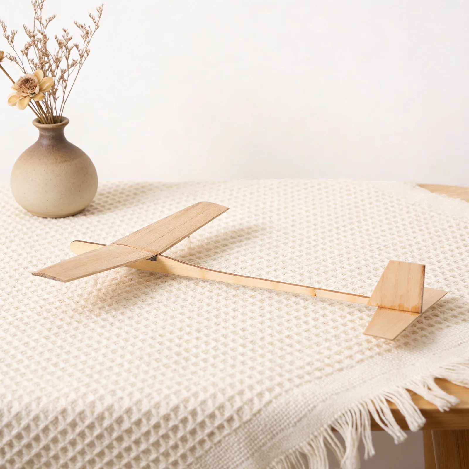 

4Pcs Hand-Thrown Wooden Glider Airplanes Unfinished Paintable DIY Kit for Kids Outdoor Backyard Flying Fun Aviation Education