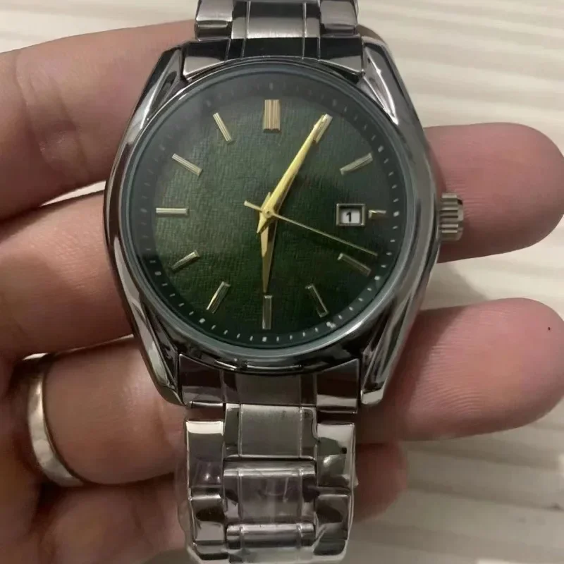 

2025 Men's Stainless Steel Watch Slim Quartz Dress Watch with Date Display & Water Resistant