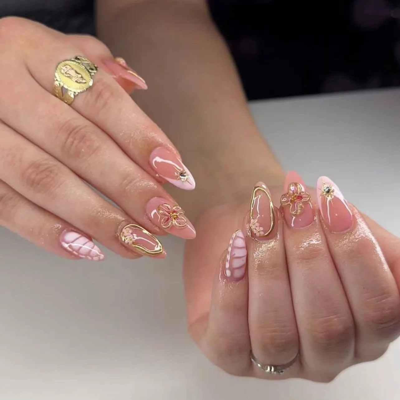 24Pcs Leopard Print French Almond Fake Nail with Golden Rose Stripe Stick on Mid-length Full Cover Detachable Acrylic False Nail view 5