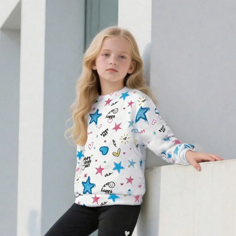 Moletom infantil casual com gola redonda – blusa branca de manga comprida com estrela azul, coração e estampa gráfica "feliz todos os dias"