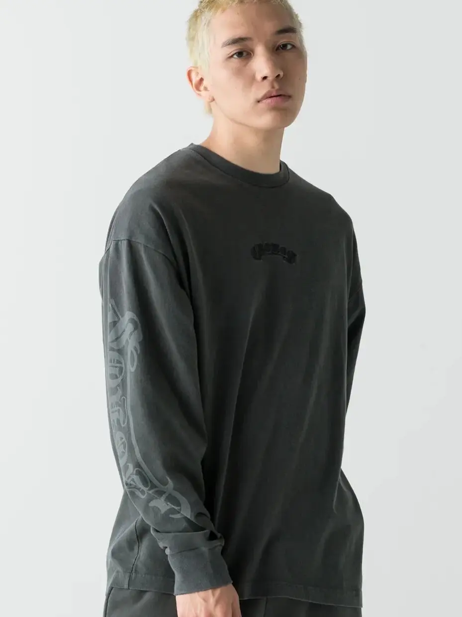 CRONOS Men's Oversized Long Sleeve T-Shirt Gothic Script Print Streetwear Tee Casual Hip Hop Fashion Gym Fitness Workout Tops