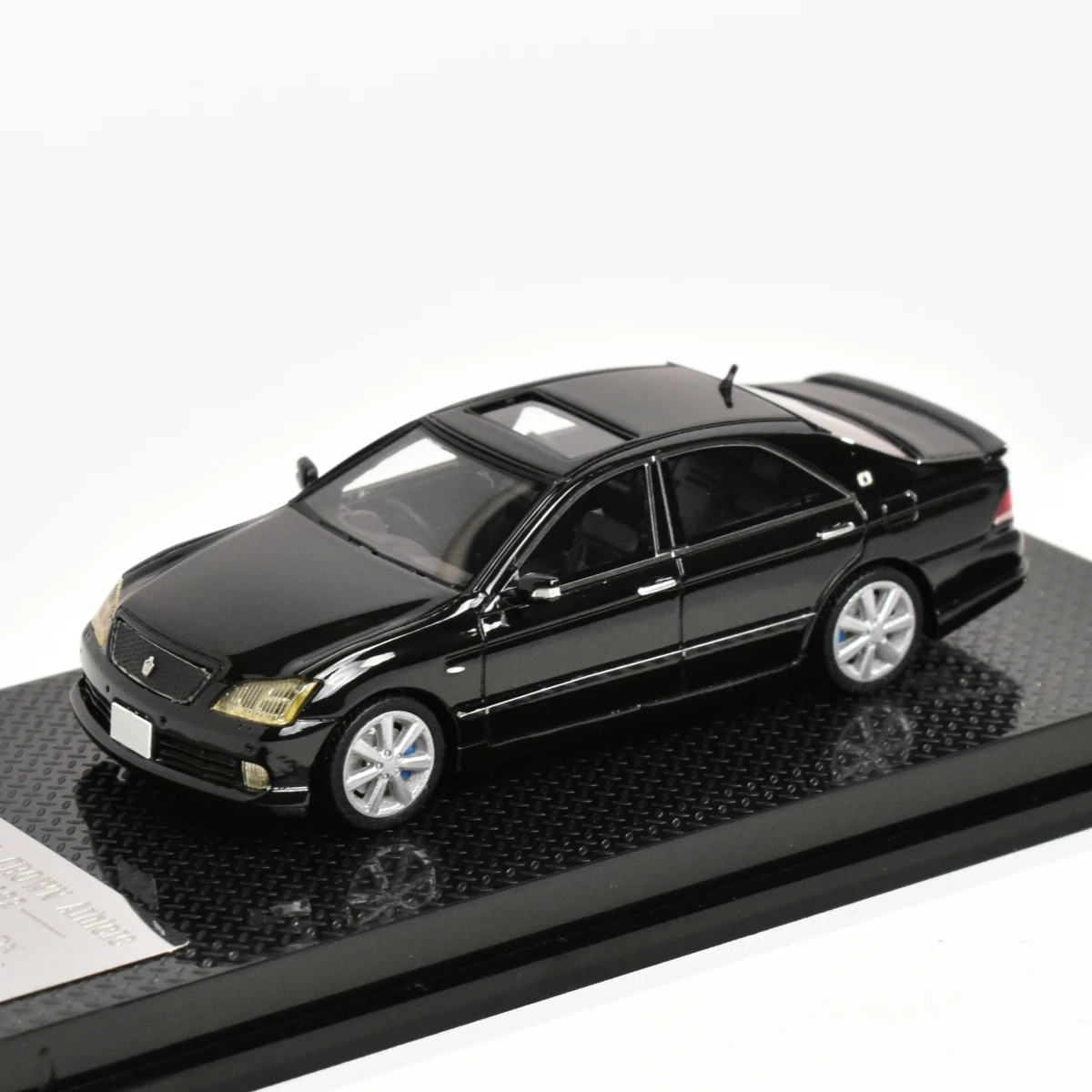 33 Dreams& ENOX 1:64 Crown 12 Resin Car Model