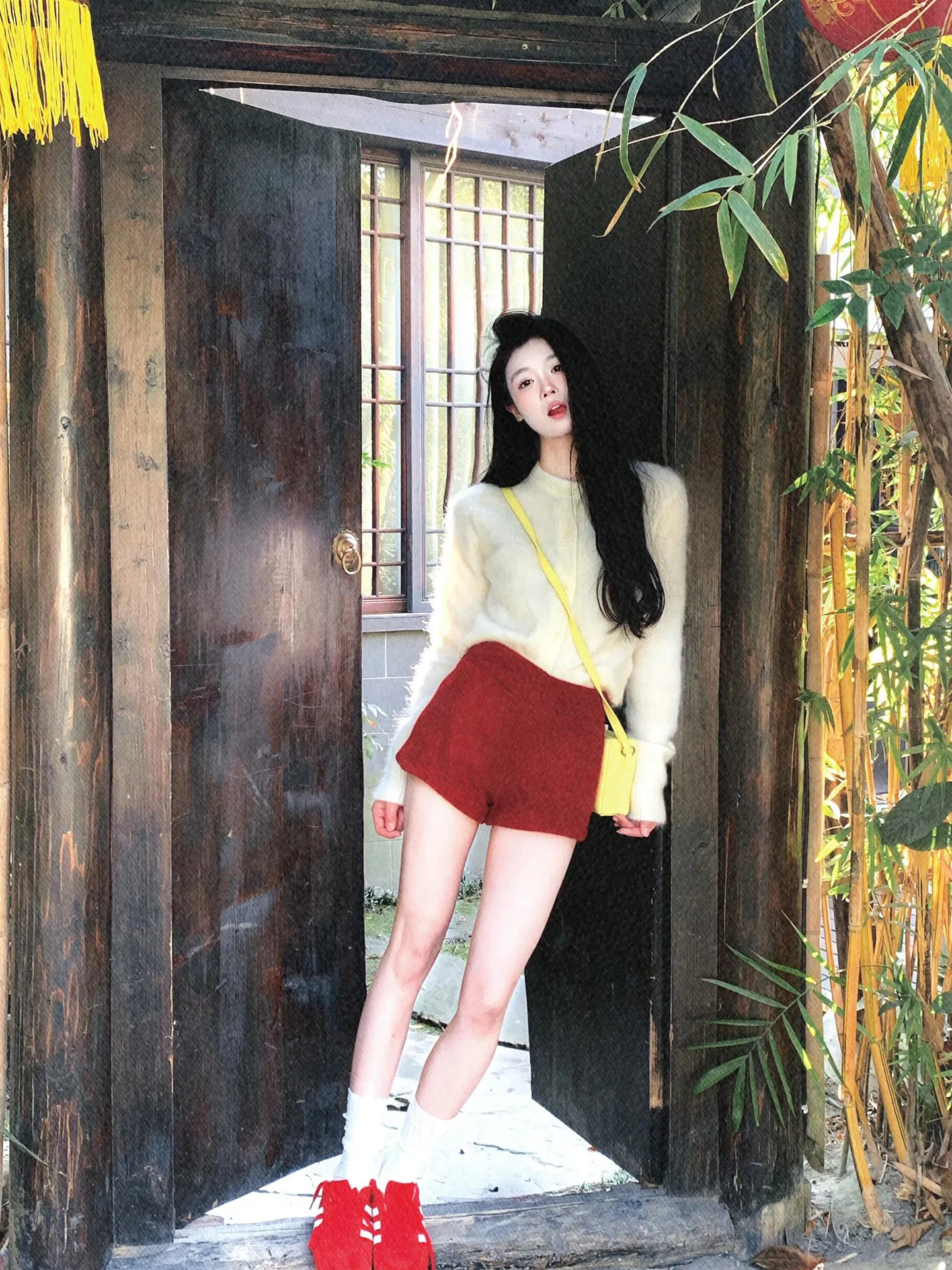 

Корейский мягкий вязаный кардиган с круглым вырезом и шорты: женский повседневный универсальный комплект из двух предметов для весенней моды