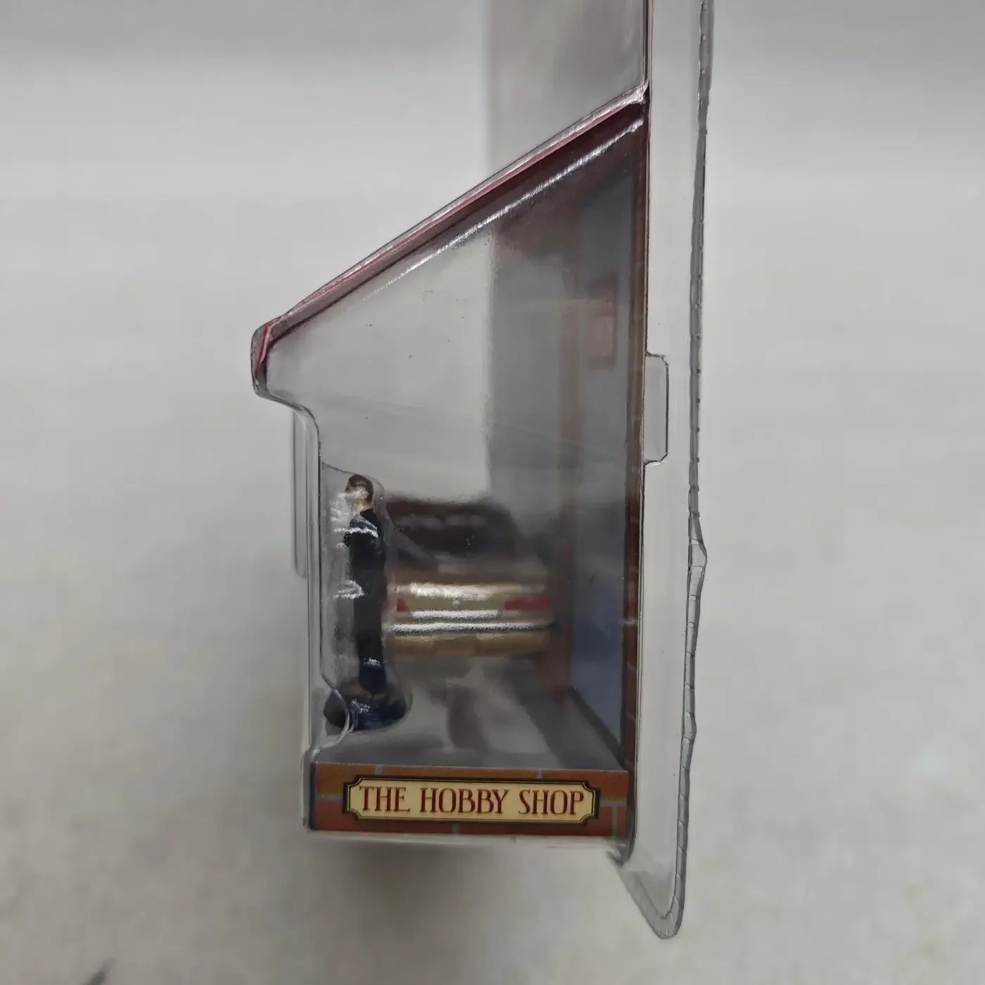 GreenLight 1:64 1992 クラウン人形付き高シミュレーション合金車モデルコレクタブルおもちゃギフトお土産ディスプレイ装飾品