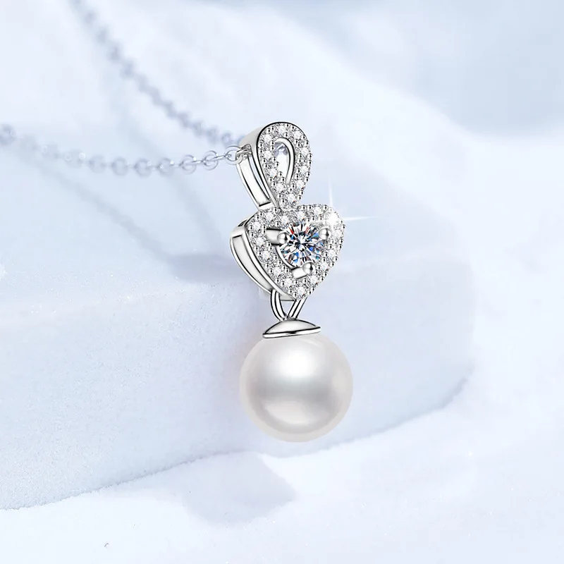 Platinum PT95018k Gold Necklace Moissanite Necklace Natural Freshwater Pearl Aurora Near Round 8mm Heart Shaped Pendant