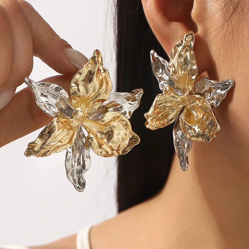 

Vintage Metal Contrasting Color Large Flower Stud Earrings for Women Exaggerated Alloy Leaf Temperament Earrings Fashion Jewelry