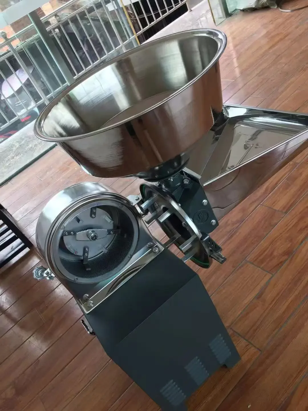 Household Stainless Steel Small Corn Wheat Rice Soybeans Black Beans Sorghum Millet Spice Grinder Flour Mill Machine