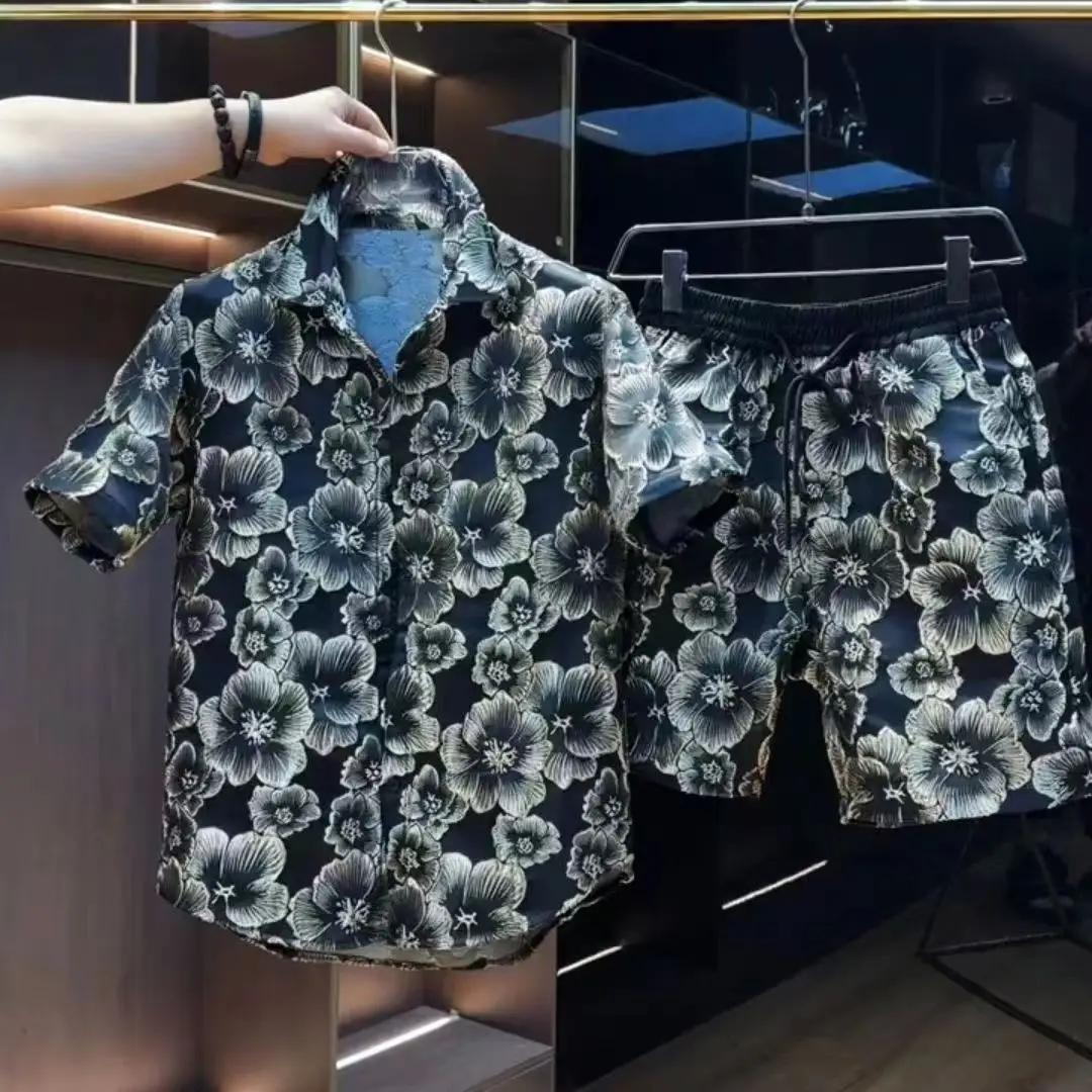 Relief hot gold flower short sleeved shirt shorts two-piece set for men's summer handsome loose black gold shirt set