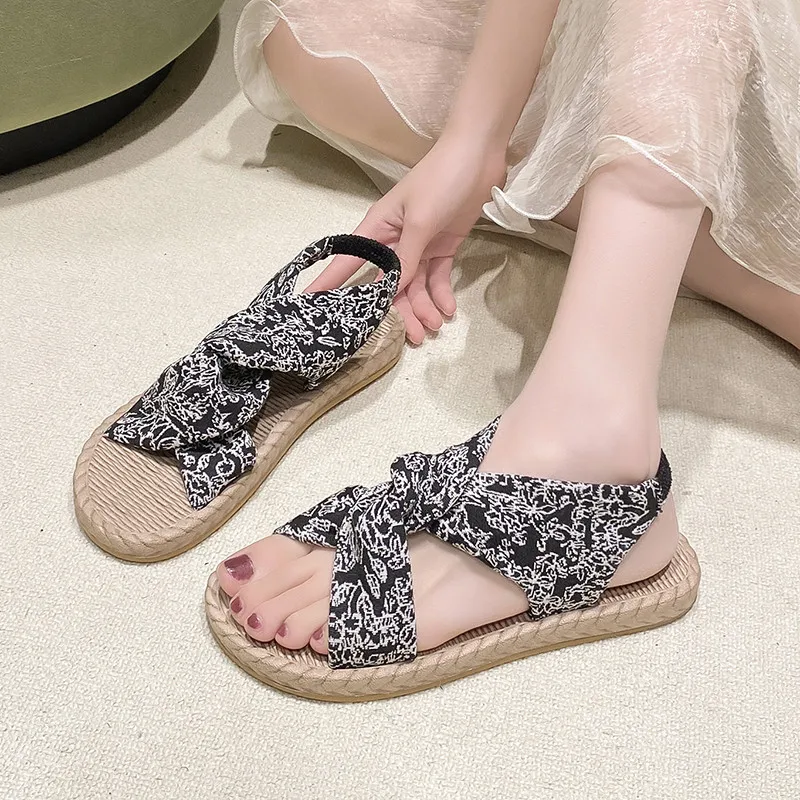 Embroidered Cloth Women' Sandals 2026 Summer New Green Fresh Pull On Beach Shoes Good-looking Students Flat Outing Sandals