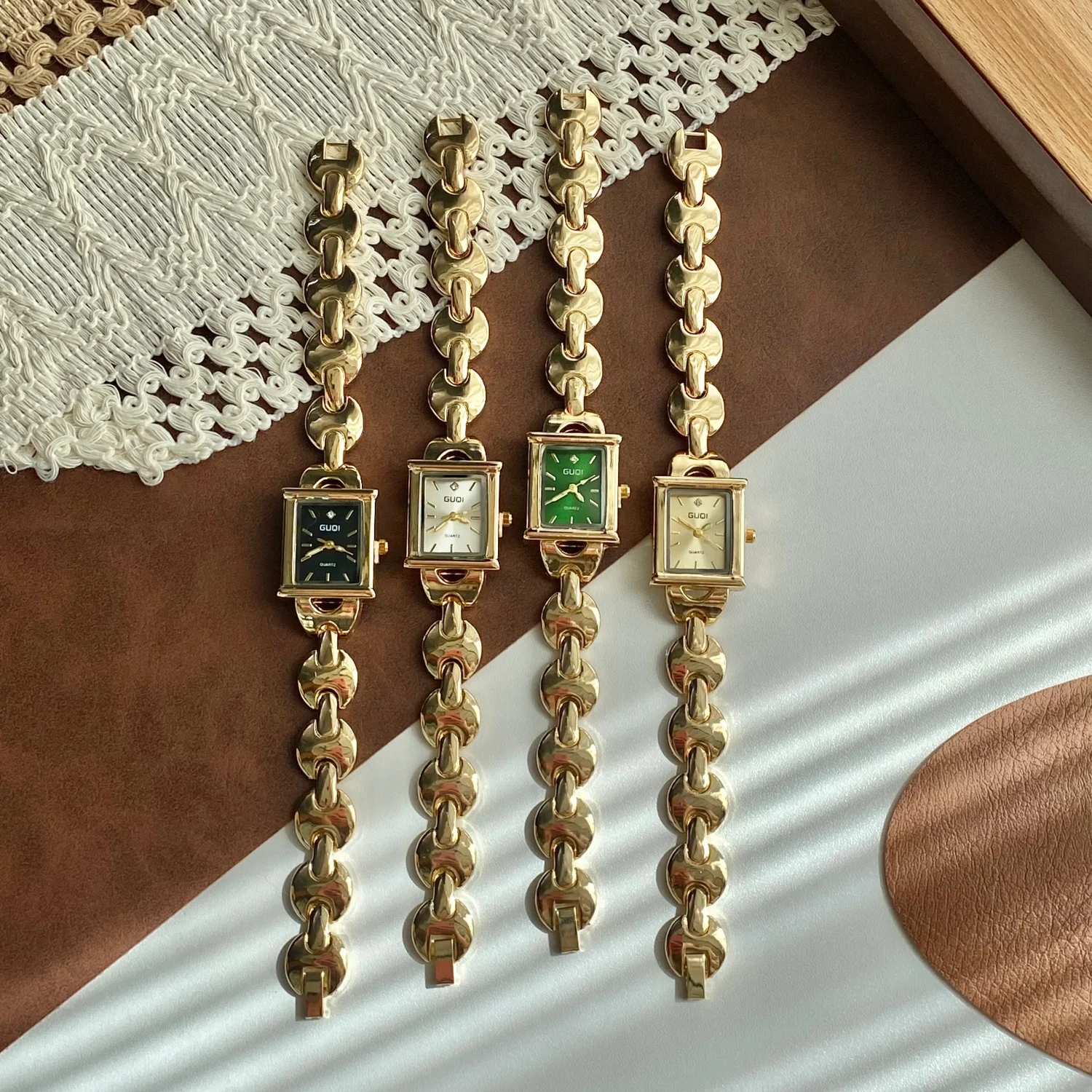 ファッションスクエアダイヤルクォーツ時計女性のためのエレガントなゴールドチェーンレディースブレスレット腕時計学生腕時計リロジェスパラムヘール