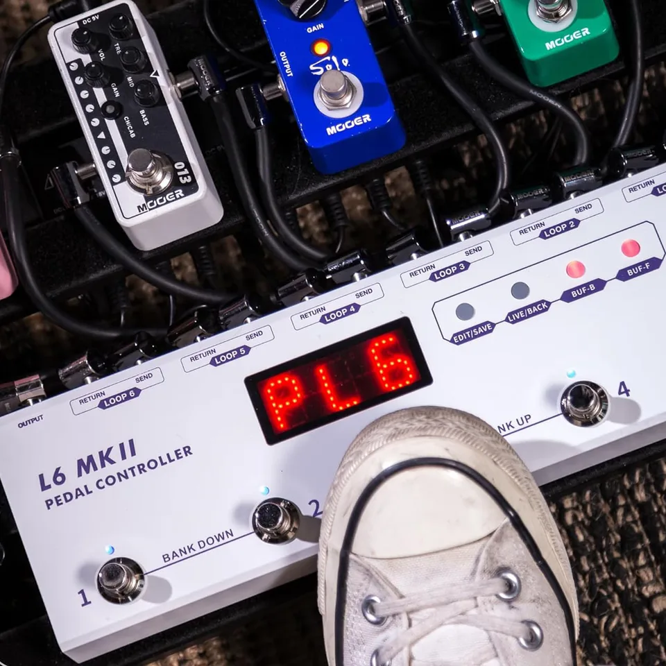 MOOER L6 MKII Guitar Pedal Controller–6 Loop Switcher, Live/Play