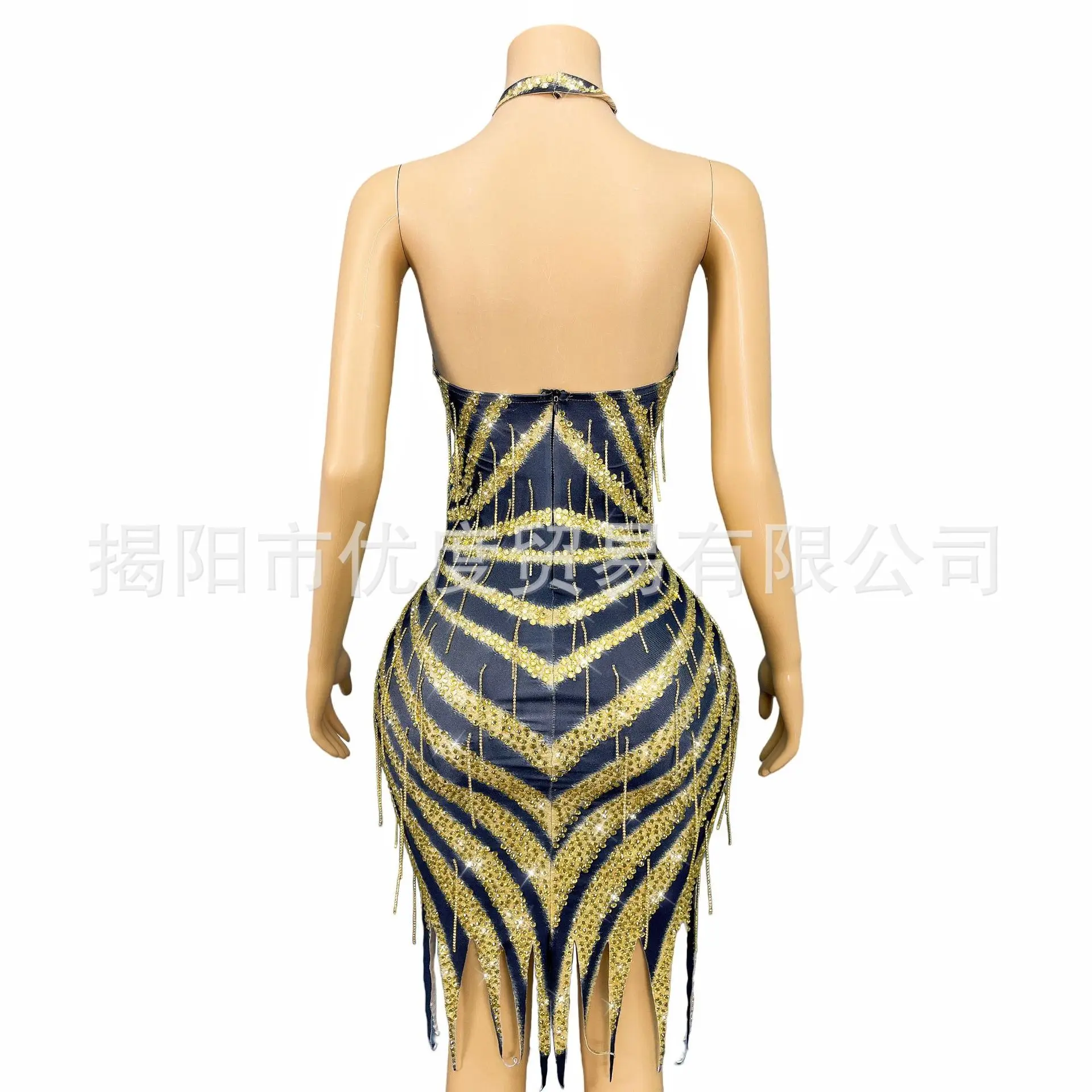 ชุดเดรสยาวประดับเพชรเทียมสีทองแบบผูกคอเปิดหลัง สำหรับงานวันเกิด การแสดงบนเวที หรืองานแต่งงาน