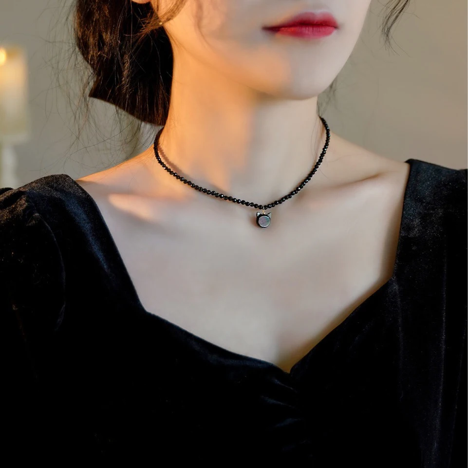 Elegant Tiny Beads Black Spinel Crystal Natural Shell Cat Pendant Choker Necklace for Women Party Jewelry Gifts