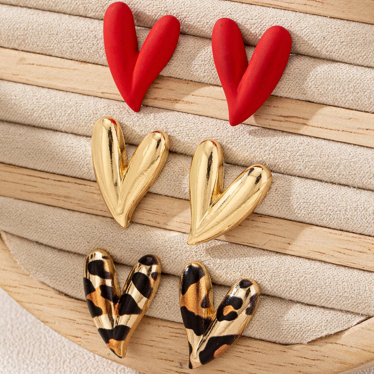 3 pares de pendientes de corazón de amor de leopardo esmaltado metálico de diseño elegante, adecuados para fiesta, Día de San Valentín, regalos para un amigo