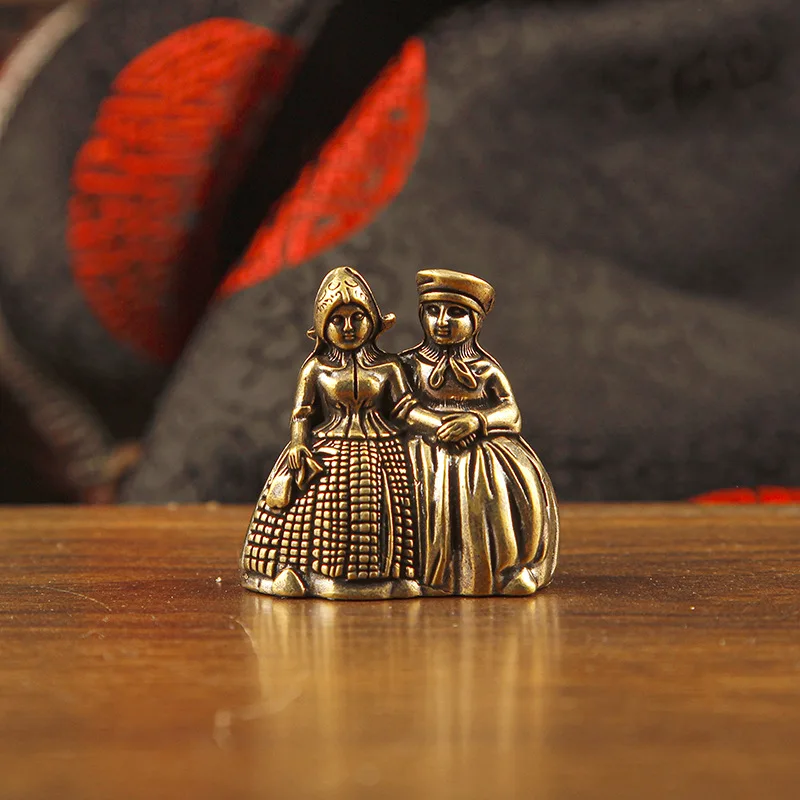 Dutch couple figurine, Western-style desktop ornament, hand-held collectible, small bronze piece