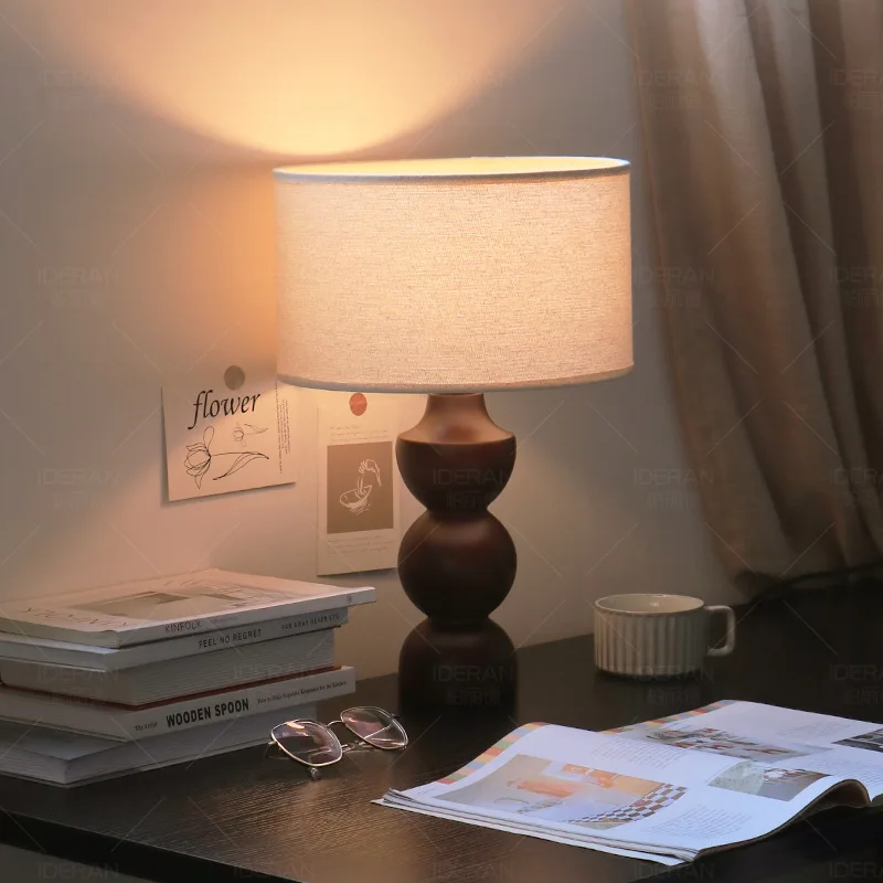 French light luxury high-end retro desk lamp next to the sofa in the living room,bedroom bedside