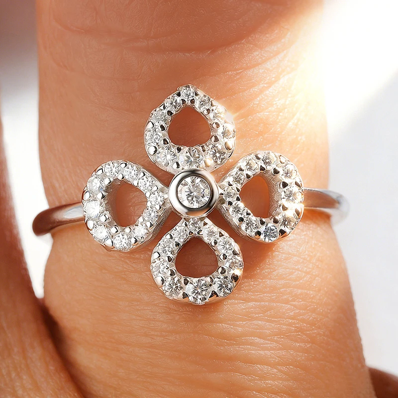 טבעת פרח Moissanite
