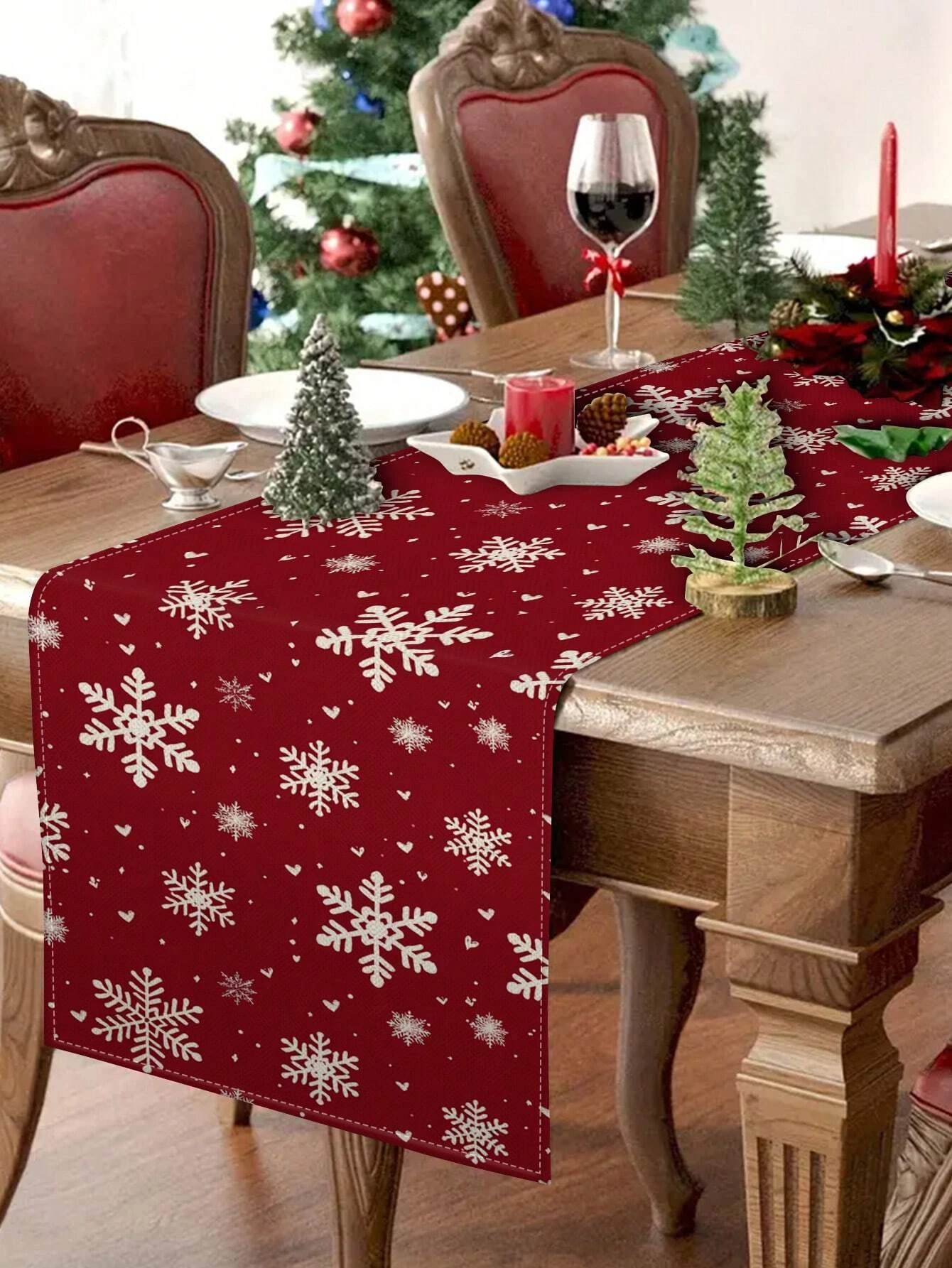 Christmas Snowflake Table Runner White Snowflake Heart Pattern for Christmas Console Table Decoration Holiday Home Decor Festive