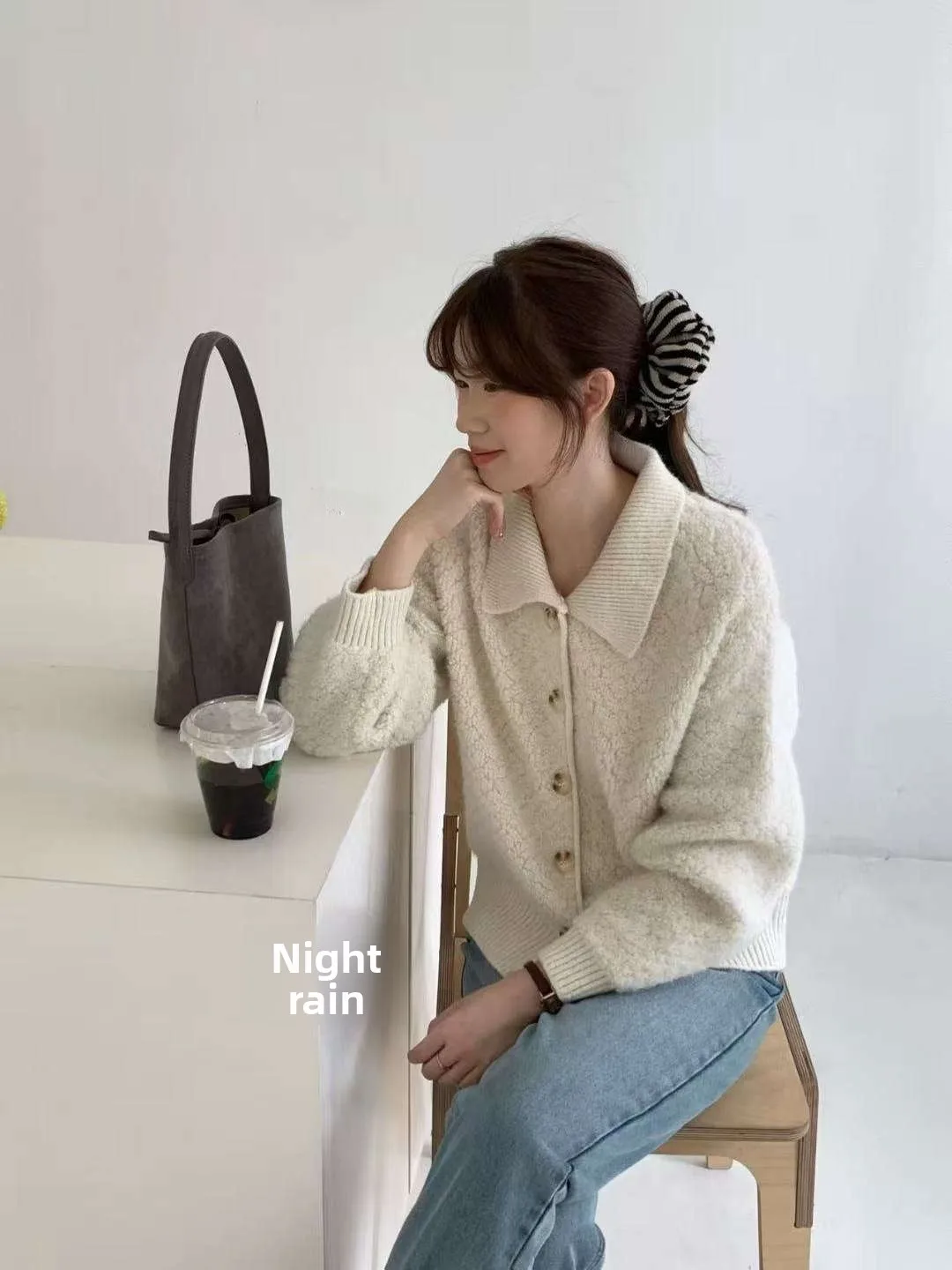 

Корейский стиль: Уютный вязаный свитер-кардиган из искусственного меха под овчину, свободного кроя, с воротником, для ранней осени, цвет абрикосовый, женский, укороченный